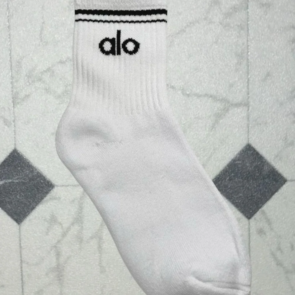 Alo Yoga Throwback Sock 3 Pair Lot White Black Stripe Crew Quarter Socks Sz L